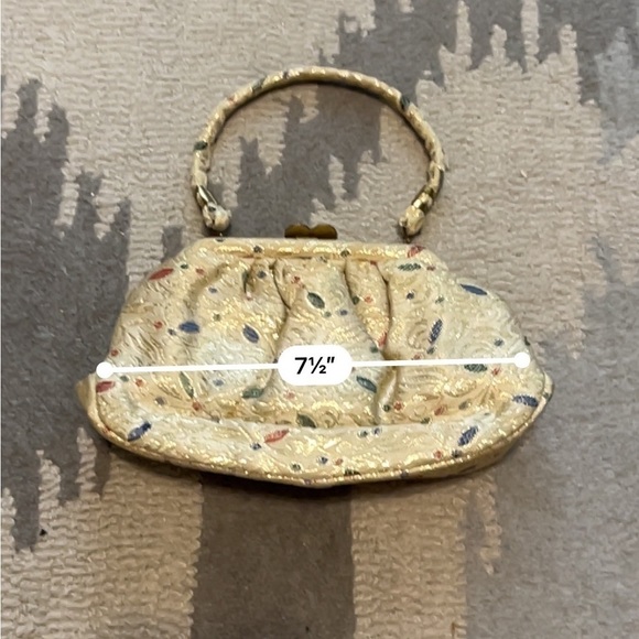 Vintage, small purse with gold, multi design, pattern, and silk inside - Picture 15 of 15